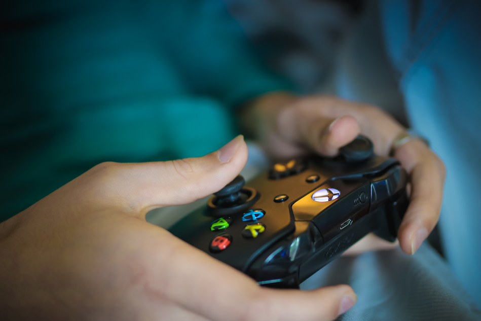 Person holding xbox controller